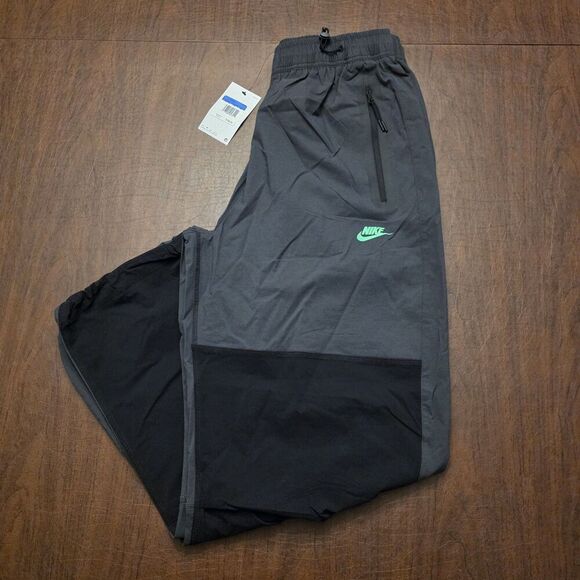 Nike Sportswear Tech Woven Oversized Straight Leg Track Pants HM7158-060 Men’s M